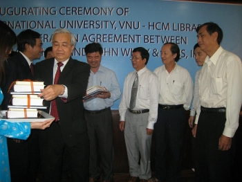 ຊາວຫວຽດນາມ ຢູ່ອາເມລິກາສອງຄົນ ເປັນກຽດໄດ້ຮັບນາມມະຍົດເປັນ "ແບບຢ່າງຜູ້ປະຕິບັດວຽກງານຢ່າງມິດງຽບທີ່ສູງສົ່ງ"