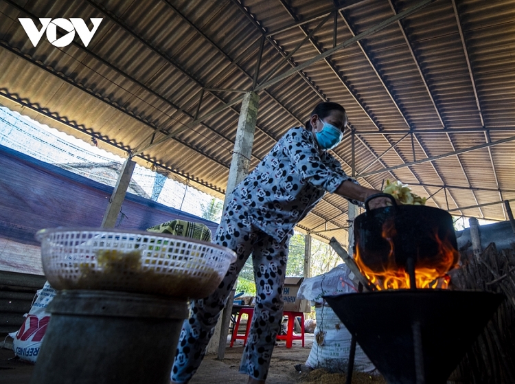 ໄປ ຮ່າກາງ ເພື່ອຊອກຮູ້ອາຊີບເຮັດກວນຂີງເຫ້ວ