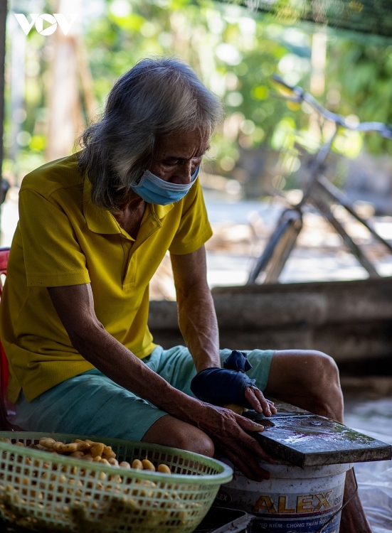 ໄປ ຮ່າກາງ ເພື່ອຊອກຮູ້ອາຊີບເຮັດກວນຂີງເຫ້ວ