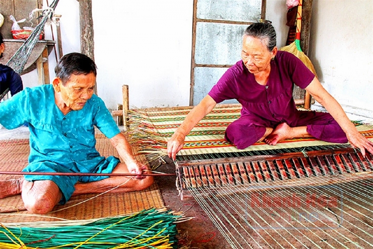 ຄົ້ນ​ພົບ​ໝູ່​ບ້ານ​ຕໍ່າສາດ​ທີ່​ມີ​ສີ​ສັນຫຼາກຫຼາຍ​ອາ​ຍຸ​ຮ້ອຍ​ປີ​ຢູ່​ແຂວງ ຟູ​ອຽນ