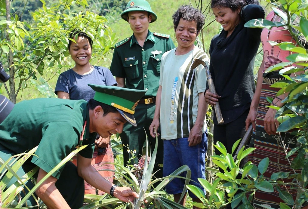 ພະຍານຫຼັກຖານໃຫ້ແກ່ນ້ຳໃຈມິດຕະພາບລະຫວ່າງ ຫວຽດນາມ - ລາວ ຢູ່ດິນແດນເສັ້ນຊາຍແດນ