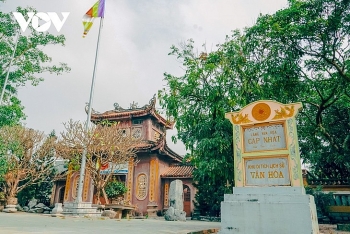 ໄປວັດບູຮານແທັ່ງດົງໃນຍາມຕົ້ນລະດູບານໃໝ່