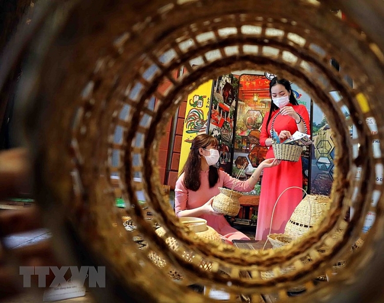 ໄປຢ້ຽມຢາມຖະໜົນເກົ່າຮ່າໂນ້ຍ, ຄວນໄປແວ່ ຫໍບູຊາ ກວານເດ໊ 28 ຮ່າງບ່ວມ ໄປຢ້ຽມຢາມຖະໜົນເກົ່າຮ່າໂນ້ຍ, ຄວນໄປແວ່ ຫໍບູຊາ ກວານເດ໊ 28 ຮ່າງບ່ວມ