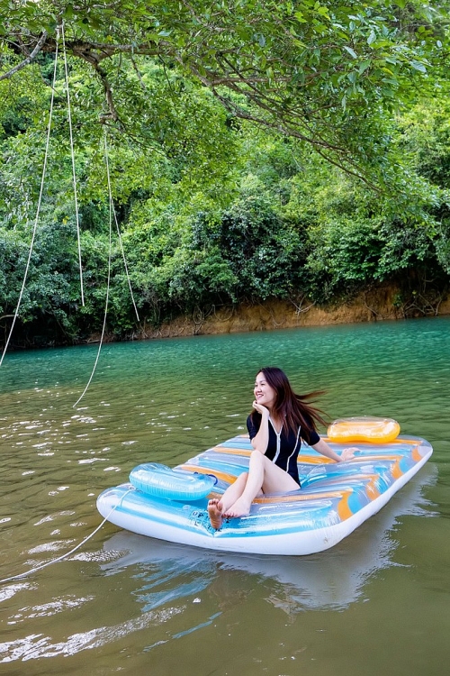 ຕັ້ງຄ້າຍຢູ່ກາງປ່າກວາງບິ່ງ ຕັ້ງຄ້າຍຢູ່ກາງປ່າກວາງບິ່ງ