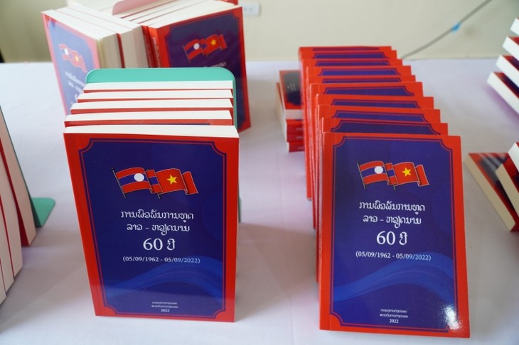 Ra mắt cuốn sách 60 năm quan hệ ngoại giao Lào – Việt Nam - ảnh 1