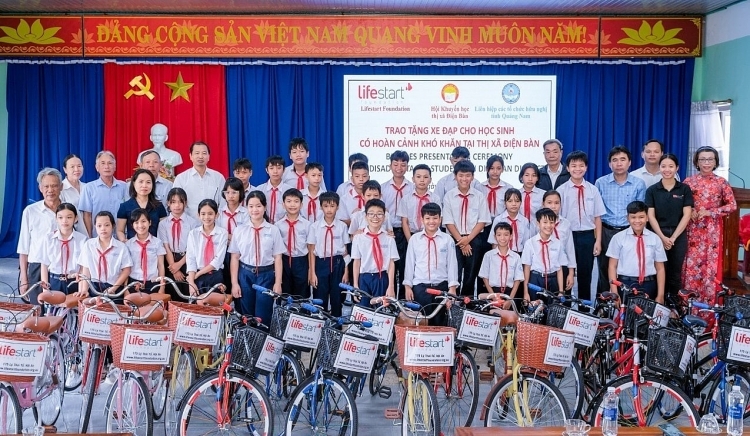 Lifestart Foundation (ອົດສະຕາລີ) ມອບລົດຖີບ 55 ຄັນໃຫ້ນັກຮຽນທີ່ປະສົບກັບຄວາມຫຍຸ້ງຍາກ