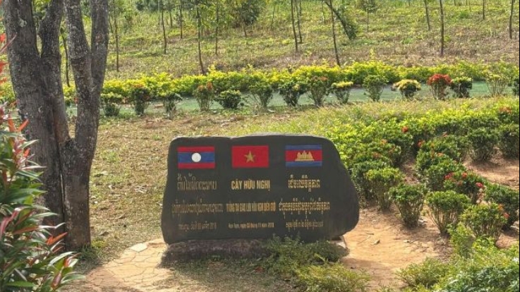 ສິ່ງພິເສດໃນສະຖານທີ່ທີ່ສາມາດເບິ່ງພາບອານາເຂດຂອງ 3 ປະເທດ