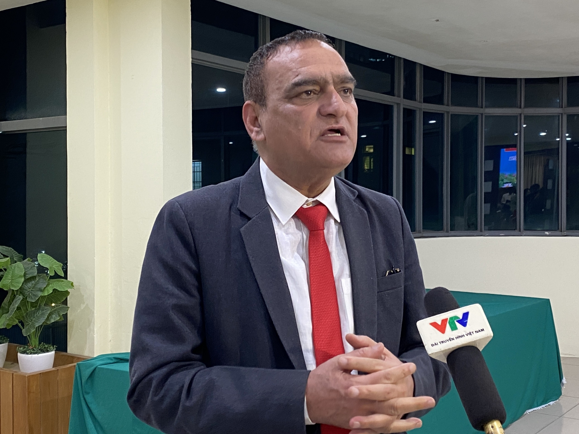 VUFO ຈາກທັດສະນະຂອງຄູ່ຮ່ວມມື, ເພື່ອນມິດ