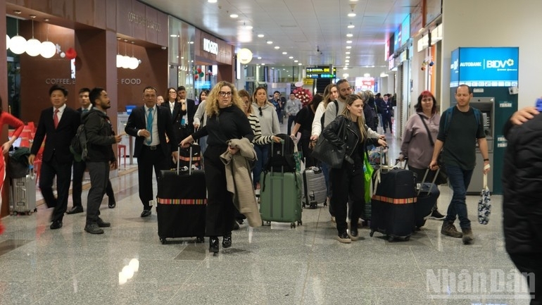 ເປີດເສັ້ນທາງບິນໂດຍກົງ Tel Aviv - ຮ່າໂນ້ຍ.