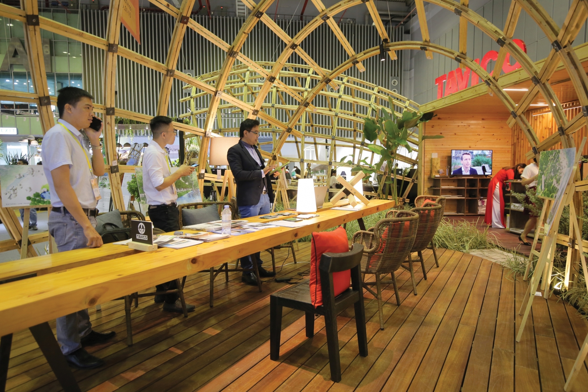 ກະສິກຳ ແລະ ສິ່ງແວດລ້ອມ: ຄວາມຢືດຢຸ່ນໃນການເອົາຊະນະສິ່ງທ້າທາຍຕ່າງໆ, ຮັກສາເສົາຄໍ້າຂອງການພັດທະນາແບບຍືນຍົງ.