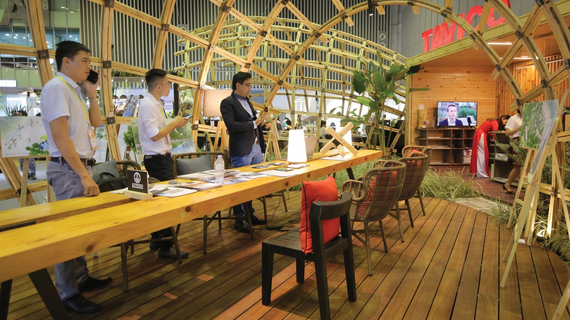 ກະສິກຳ ແລະ ສິ່ງແວດລ້ອມ: ຄວາມຢືດຢຸ່ນໃນການເອົາຊະນະສິ່ງທ້າທາຍຕ່າງໆ, ຮັກສາເສົາຄໍ້າຂອງການພັດທະນາແບບຍືນຍົງ.