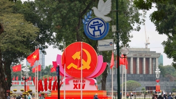 ເພື່ອນມິດສາກົນຊົມເຊີຍກອງປະຊຸມໃຫຍ່ຄັ້ງທີ 14 ຂອງພັກກອມມູນິດຫວຽດນາມ