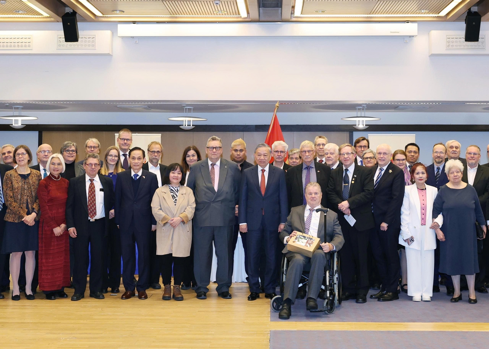 ນັກວິຊາການຟິນແລນ: ຫວຽດນາມຄວນໃຫ້ຄວາມສຳຄັນກັບເສດຖະກິດ ແລະ ເສີມຂະຫຍາຍສະຫວັດດີພາບຂອງປະຊາຊົນທຸກຄົນ.