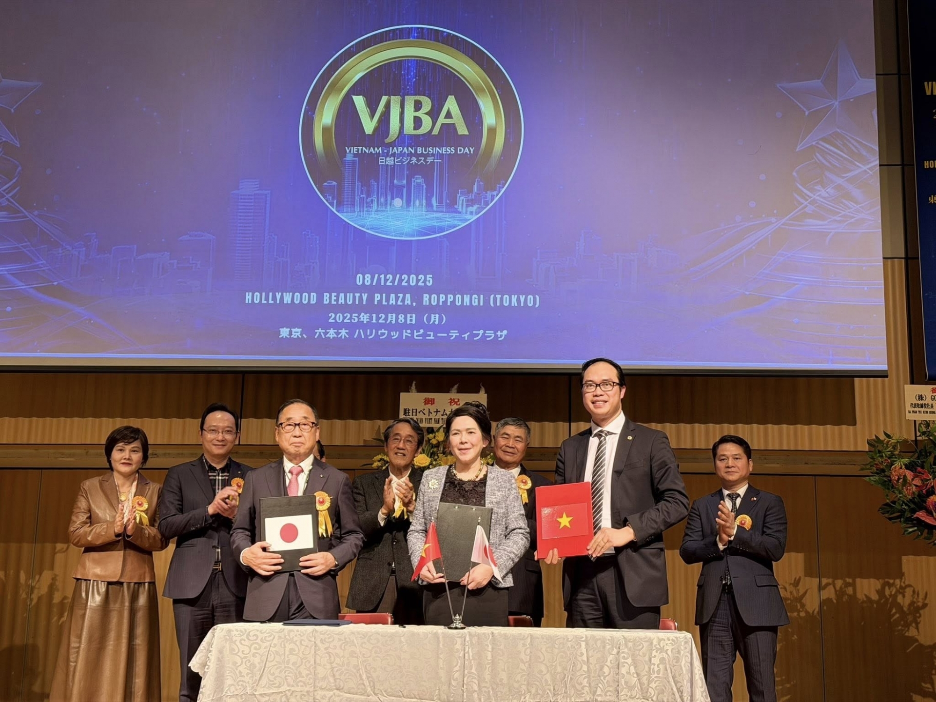 ທ່ານ ປອ. ຫງວຽນຮົ່ງເຊີນ: ເສີມຂະຫຍາຍສະຕິປັນຍາຂອງຊາວຫວຽດນາມຢູ່ຕ່າງປະເທດເພື່ອສົ່ງເສີມເສດຖະກິດເອກະຊົນ ແລະ ນະວັດຕະກໍາ.