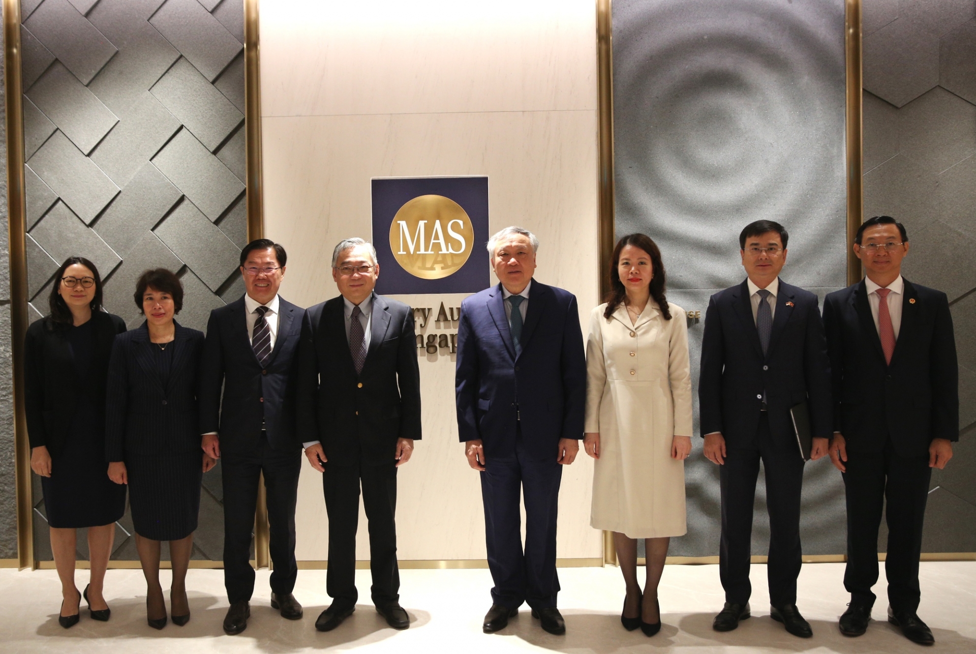 ສິງກະໂປພ້ອມແລ້ວທີ່ຈະສະໜັບສະໜູນ ແລະ ແບ່ງປັນປະສົບການໃນການດຳເນີນງານສູນການເງິນສາກົນກັບຫວຽດນາມ