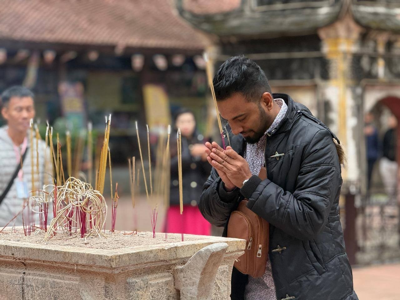 ແນະນຳຮີດຄອງປະເພນີຂອງຊາວຫວຽດນາມໃຫ້ນັກຂ່າວສາກົນ ແນະນຳຮີດຄອງປະເພນີຂອງຊາວຫວຽດນາມໃຫ້ນັກຂ່າວສາກົນ