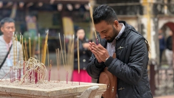 ແນະນຳຮີດຄອງປະເພນີຂອງຊາວຫວຽດນາມໃຫ້ນັກຂ່າວສາກົນ