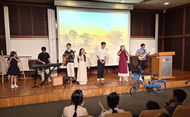 ການລະດົມທຶນສະໜັບສະໜູນນັກສຶກສາຫວຽດນາມ ຢູ່ສິງກະໂປ