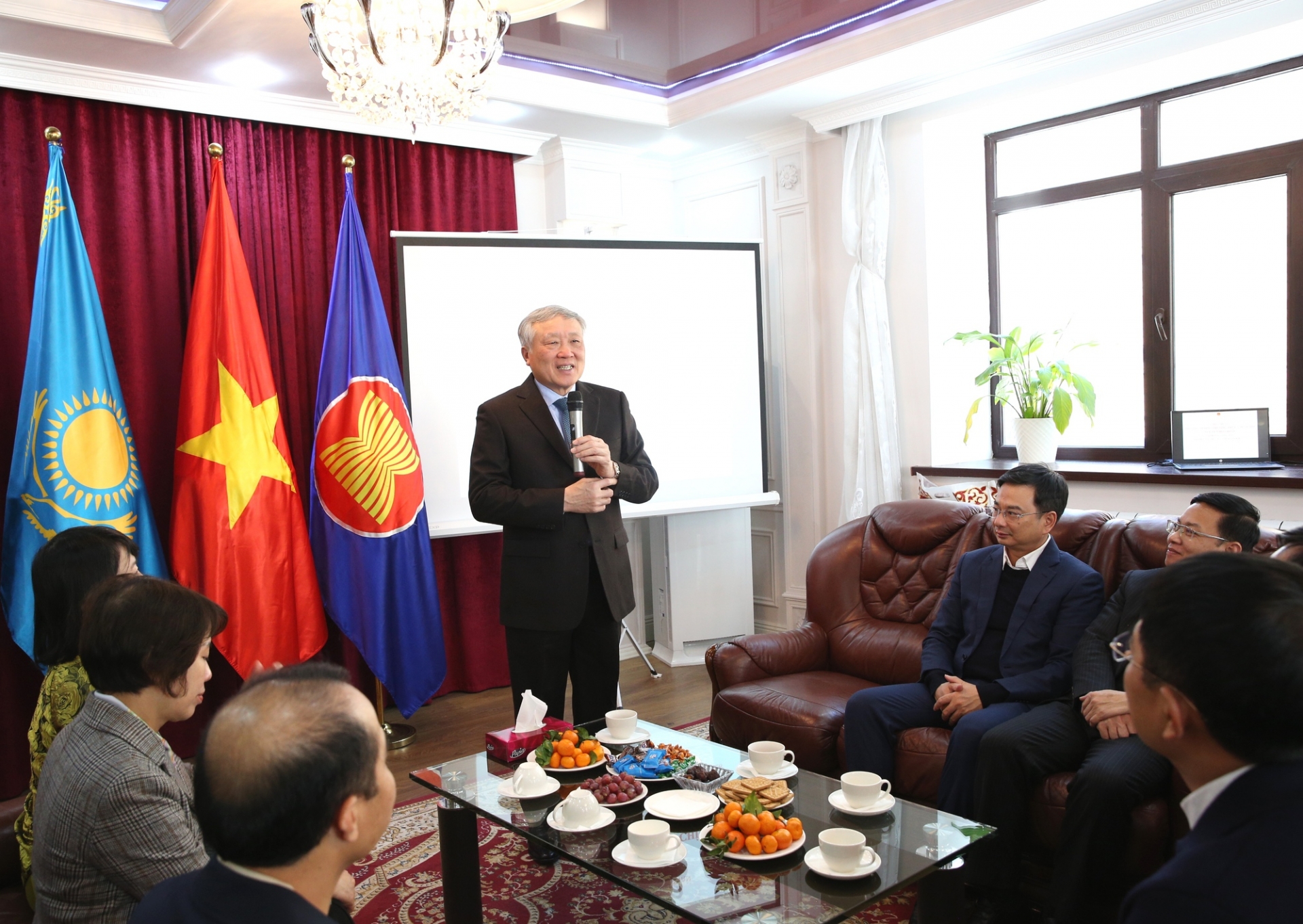 ເສີມຂະຫຍາຍບົດບາດຂອງຂົວເຊື່ອມຕໍ່ມິດຕະພາບເພື່ອຊຸກຍູ້ການຮ່ວມມືຮອບດ້ານລະຫວ່າງຫວຽດນາມ ແລະ ກາຊັກສະຖານ ເສີມຂະຫຍາຍບົດບາດຂອງຂົວເຊື່ອມຕໍ່ມິດຕະພາບເພື່ອຊຸກຍູ້ການຮ່ວມມືຮອບດ້ານລະຫວ່າງຫວຽດນາມ ແລະ ກາຊັກສະຖານ