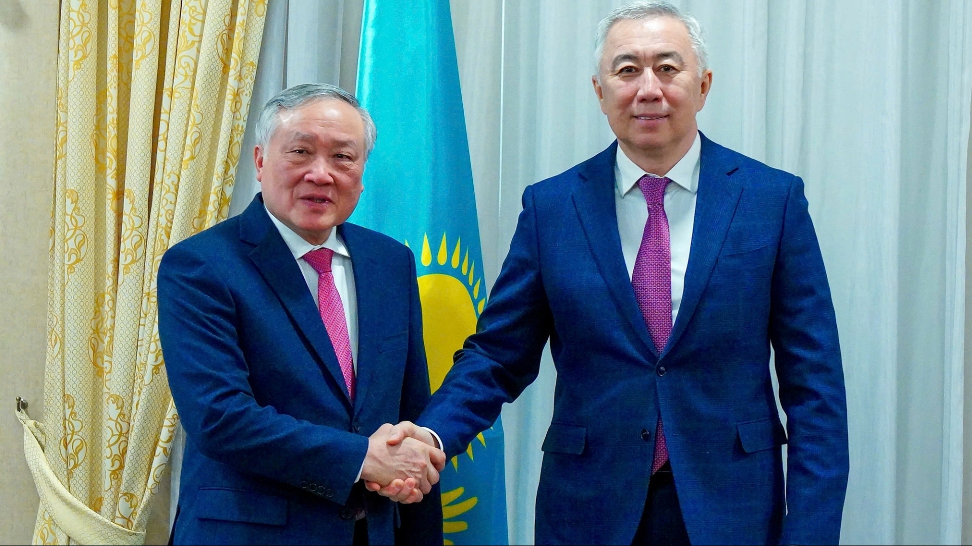 ກາຊັກສະຖານພ້ອມແລ້ວທີ່ຈະຊຸກຍູ້ການຮ່ວມມື ແລະ ການເຊື່ອມຕໍ່ກັບຫວຽດນາມໃນການພັດທະນາສູນກາງການເງິນສາກົນ