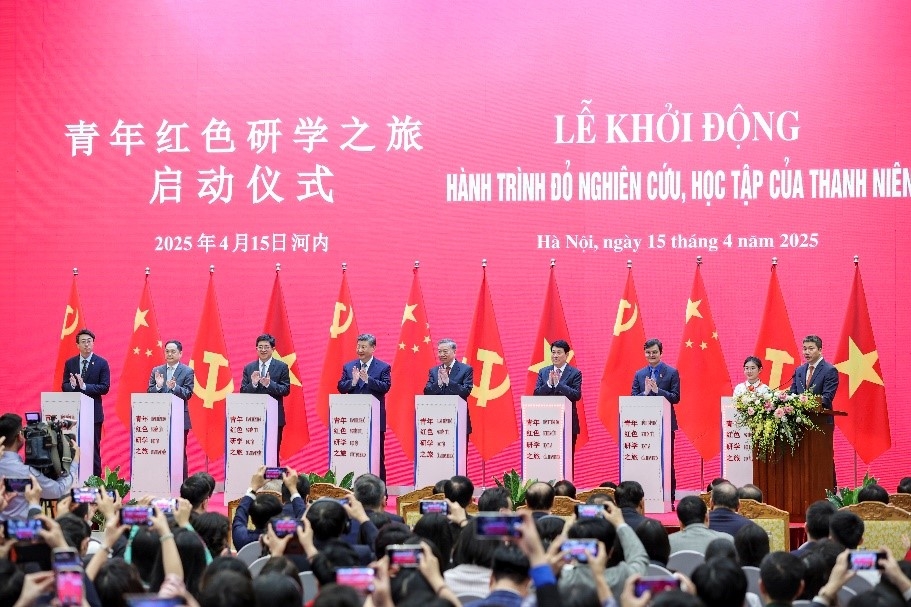 ການທູດປະຊາຊົນ: ການປ່ຽນແປງເພື່ອບືນເຖິງໄດ້ໄກກວ່າ