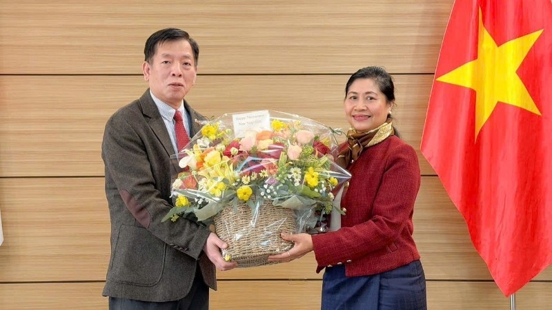 ສະຖານທູດລາວ ປະຈຳ ເກົາຫຼີ ສົ່ງຄຳອວຍພອນປີໃໝ່ເຖິງ ຫວຽດນາມ: ເພີ່ມທະວີສາຍພົວພັນທາງການທູດ