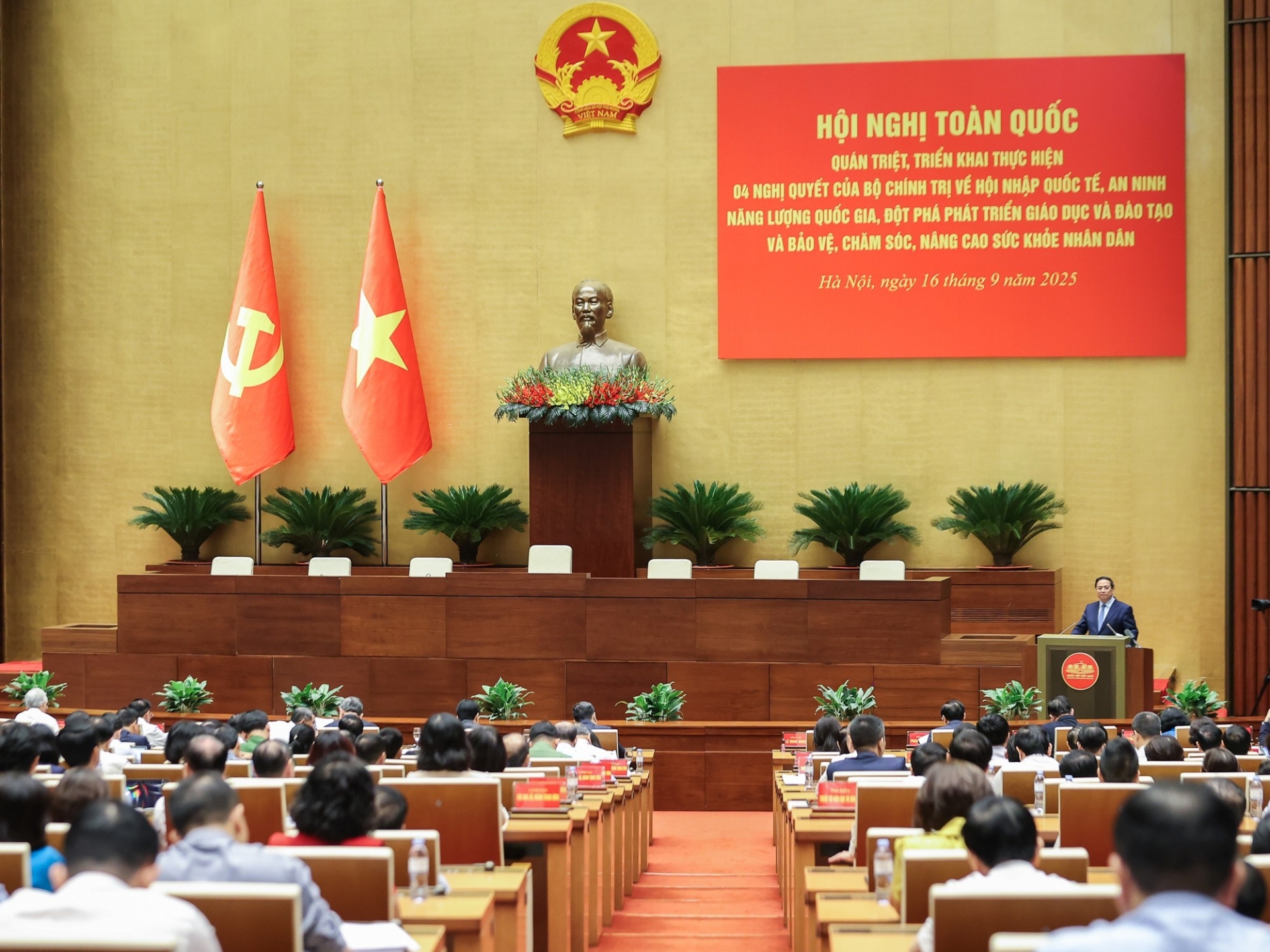 ທ່ານ ຫງວຽນແທ່ງຫງີ: ການປະກອບສ່ວນຂອງຄະນະກຳມະການຈະເປັນສິ່ງຕັດສິນໃນການຈັດຕັ້ງປະຕິບັດມະຕິກອງປະຊຸມໃຫຍ່ຄັ້ງທີ XIV ໃຫ້ປະສົບຜົນສຳເລັດ.