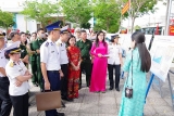 ງານ​ວາງ​ສະ​ແດງ “ຮ່​ວາງ​ຊາ, ເຈື່ອງ​ຊາ - ທະ​ເລ​, ໝູ່​ເກາະທີ່​ສັກ​ສິດ”