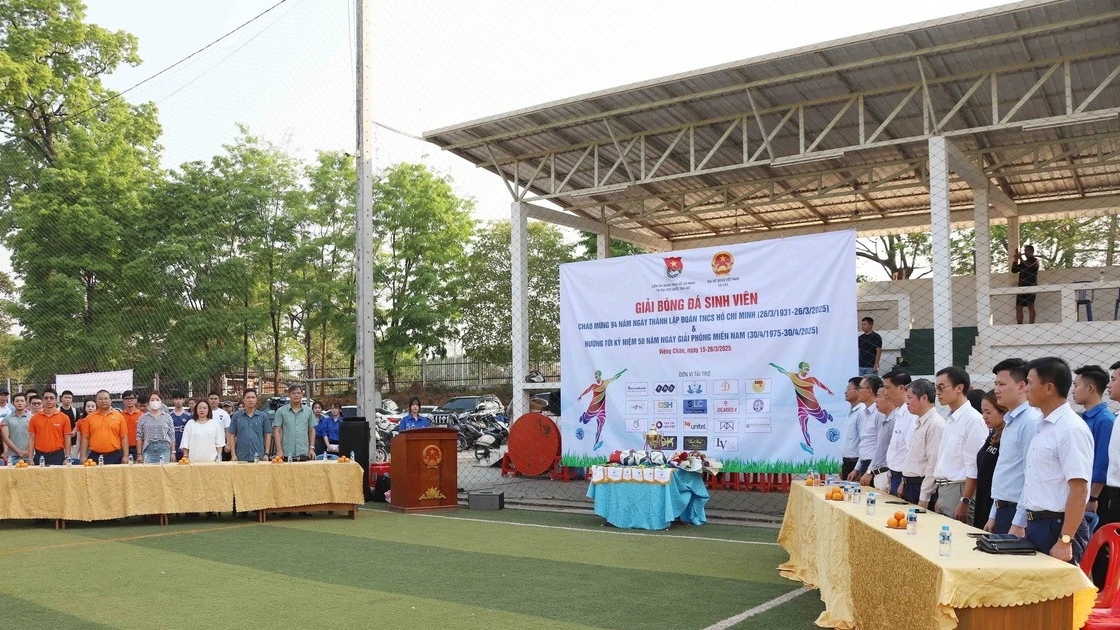 ເປີດ​ງານ​ແຂ່ງ​ຂັນ​ບານ​ເຕະ​ນັກ​ສຶກ​ສາ​ຫວຽດ​ນາມ ຢູ່ ລາວ
