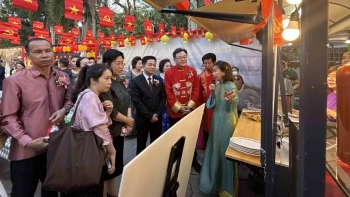 ພື້ນທີ່ປີໃໝ່ຫວຽດນາມ ໂດດເດັ່ນໃນງານບຸນໂຄມໄຟ ທີ່ແຂວງຂອນແກ່ນ ປະເທດໄທ.