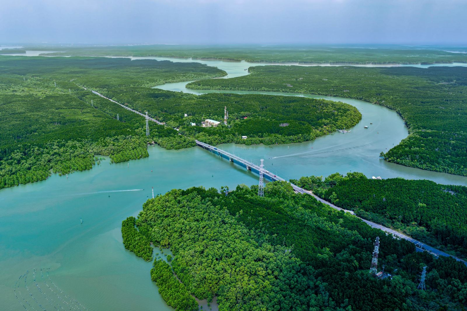 Tour ດ້ວຍເຮລິຄອບເຕີຄາດວ່າຈະກາຍເປັນຈຸດເດັ່ນຂອງການທ່ອງທ່ຽວໃນນະຄອນໂຮ່ຈິມິນ