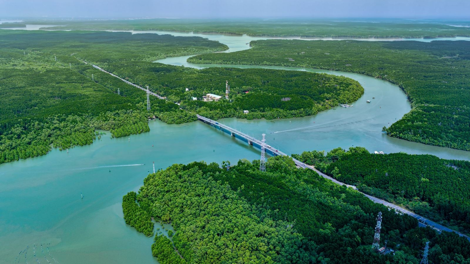 Tour ດ້ວຍເຮລິຄອບເຕີຄາດວ່າຈະກາຍເປັນຈຸດເດັ່ນຂອງການທ່ອງທ່ຽວໃນນະຄອນໂຮ່ຈິມິນ