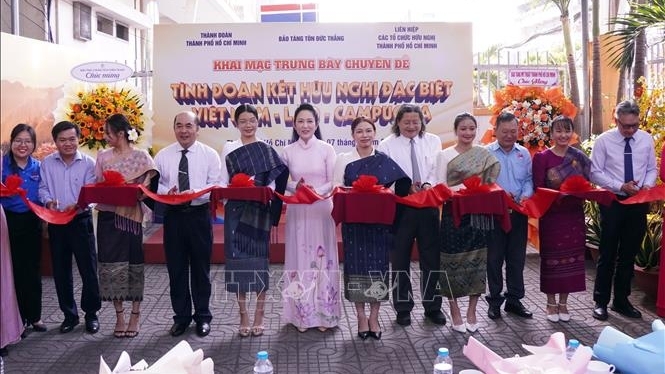 ງານວາງສະແດງວາງສະແດງເອກະສານຫຼາຍກວ່າ 150 ສະບັບກ່ຽວກັບສາຍພົວພັນສາມັກຄີລະຫວ່າງ ຫວຽດນາມ, ລາວ, ກຳປູເຈຍ