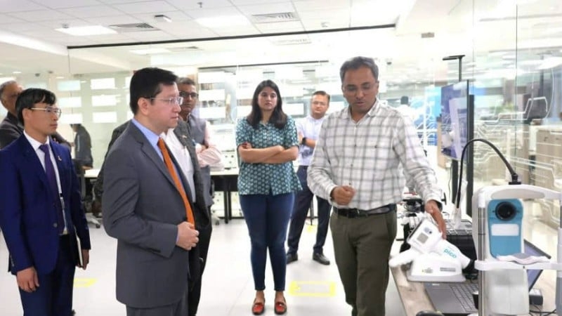 ຊຸກຍູ້​ການ​ພົວພັນ​ລະຫວ່າງ​ສອງ​ປະ​ເທດ ຫວຽດນາມ - ​ເອີ​ລົບ: ຈາກ​ການ​ເຊື່ອມ​ຕໍ່​ບັນດາ​ນັກ​ຊ່ຽວຊານ, ນັກຮຽນຮູ້ ເຖິງການ​ຮ່ວມ​ມື​ດ້ານ​ວິທະຍາສາດ ​ແລະ ​ເຕັກ​ໂນ​ໂລ​ຢີ.