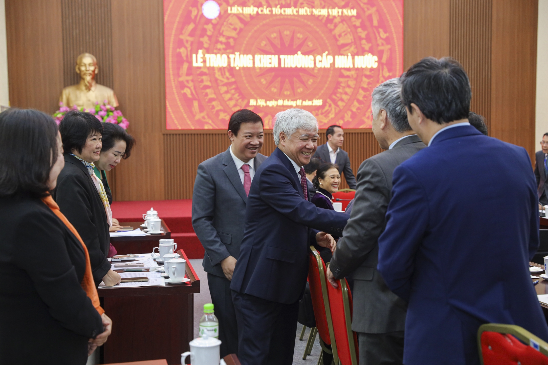 ສືບຕໍ່ປ່ຽນແປງໃໝ່ແນວຄິດຈິນຕະນາການ ແລະວິທີການເຂົ້າເຖິງ, ປະຕິບັດວຽກງານການທູດປະຊາຊົນຢ່າງມີປະສິດທິຜົນ