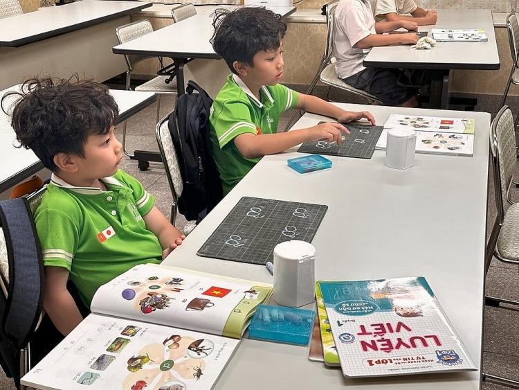 ຂໍ້​ລິ​ເລີ່ມ ​ແລະ ຂໍ້​ສະ​ເໜີ​ເພື່ອ​ປົກ​ປັກ​ຮັກສາ “ພາສາ​ແມ່​ທີ່​ຮັກ​ແພງ” ຂອງ​ເດັກນ້ອຍ ຫວຽດນາມ ຢູ່ ຍີ່ປຸ່ນ