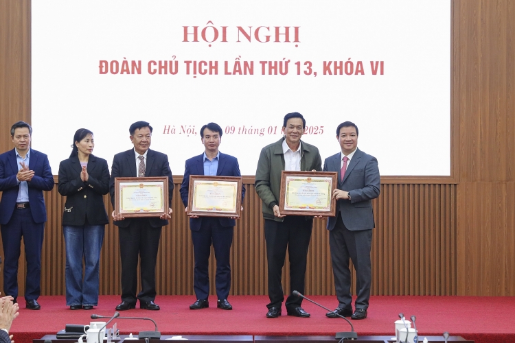 ສືບຕໍ່ປ່ຽນແປງໃໝ່ແນວຄິດຈິນຕະນາການ ແລະວິທີການເຂົ້າເຖິງ, ປະຕິບັດວຽກງານການທູດປະຊາຊົນຢ່າງມີປະສິດທິຜົນ