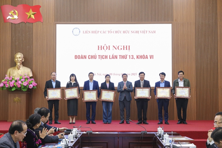 ສືບຕໍ່ປ່ຽນແປງໃໝ່ແນວຄິດຈິນຕະນາການ ແລະວິທີການເຂົ້າເຖິງ, ປະຕິບັດວຽກງານການທູດປະຊາຊົນຢ່າງມີປະສິດທິຜົນ