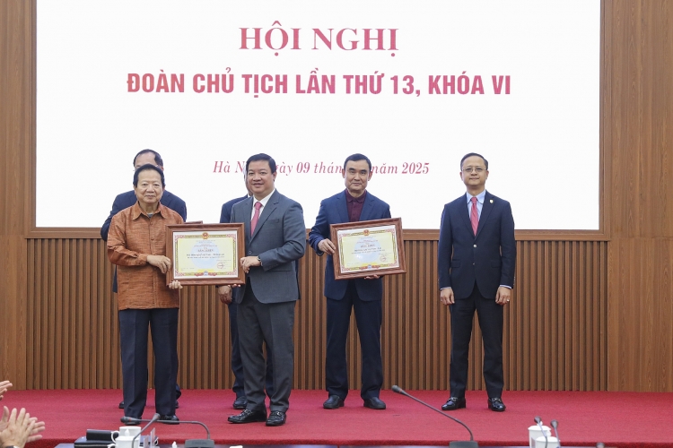 ສືບຕໍ່ປ່ຽນແປງໃໝ່ແນວຄິດຈິນຕະນາການ ແລະວິທີການເຂົ້າເຖິງ, ປະຕິບັດວຽກງານການທູດປະຊາຊົນຢ່າງມີປະສິດທິຜົນ