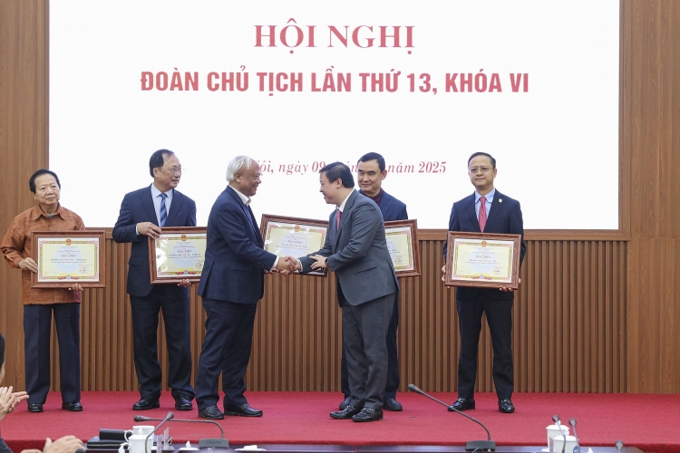 ສືບຕໍ່ປ່ຽນແປງໃໝ່ແນວຄິດຈິນຕະນາການ ແລະວິທີການເຂົ້າເຖິງ, ປະຕິບັດວຽກງານການທູດປະຊາຊົນຢ່າງມີປະສິດທິຜົນ