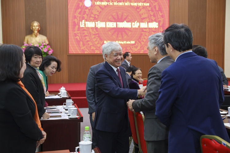 ສືບຕໍ່ປ່ຽນແປງໃໝ່ແນວຄິດຈິນຕະນາການ ແລະວິທີການເຂົ້າເຖິງ, ປະຕິບັດວຽກງານການທູດປະຊາຊົນຢ່າງມີປະສິດທິຜົນ