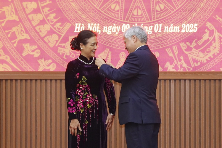 ສືບຕໍ່ປ່ຽນແປງໃໝ່ແນວຄິດຈິນຕະນາການ ແລະວິທີການເຂົ້າເຖິງ, ປະຕິບັດວຽກງານການທູດປະຊາຊົນຢ່າງມີປະສິດທິຜົນ