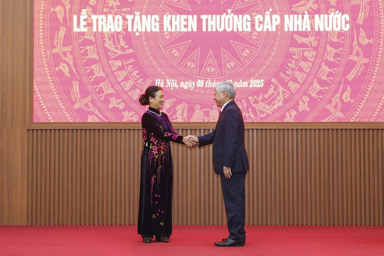 ສືບຕໍ່ປ່ຽນແປງໃໝ່ແນວຄິດຈິນຕະນາການ ແລະວິທີການເຂົ້າເຖິງ, ປະຕິບັດວຽກງານການທູດປະຊາຊົນຢ່າງມີປະສິດທິຜົນ