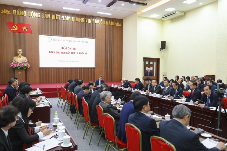 ສືບຕໍ່ປ່ຽນແປງໃໝ່ແນວຄິດຈິນຕະນາການ ແລະວິທີການເຂົ້າເຖິງ, ປະຕິບັດວຽກງານການທູດປະຊາຊົນຢ່າງມີປະສິດທິຜົນ