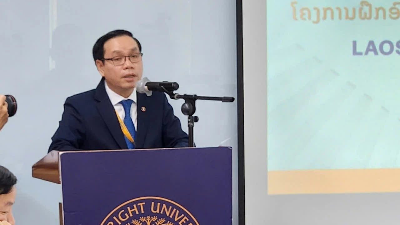 ທ່ານນາງ ຮອງລັດຖະມົນຕີກະຊວງການຕ່າງປະເທດ ຫງວຽນມິງຮັ່ງ: ສືບຕໍ່ຢືນຢັນສາຍພົວພັນທີ່ສະໜິດສະໜົມ, ມິດຕະພາບ ແລະ ການຮ່ວມມືຍຸດທະສາດລະຫວ່າງຫວຽດນາມ ແລະ ລາວ