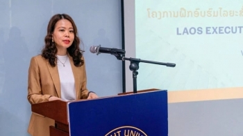 ທ່ານນາງ ຮອງລັດຖະມົນຕີກະຊວງການຕ່າງປະເທດ ຫງວຽນມິງຮັ່ງ: ສືບຕໍ່ຢືນຢັນສາຍພົວພັນທີ່ສະໜິດສະໜົມ, ມິດຕະພາບ ແລະ ການຮ່ວມມືຍຸດທະສາດລະຫວ່າງຫວຽດນາມ ແລະ ລາວ