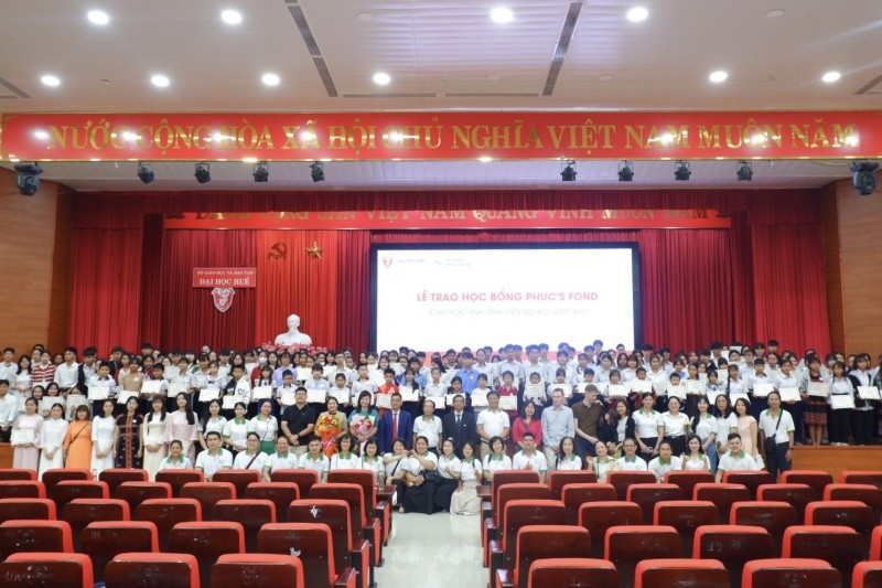 Phuc’s Fond (ນອກແວ) ກຳລັງມອບທຶນການສຶກສາ 356 ທຶນໃຫ້ແກ່ນັກຮຽນທີ່ດ້ອຍໂອກາດໃນ ເຫວ້