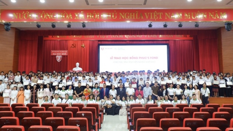 Phuc’s Fond (ນອກແວ) ກຳລັງມອບທຶນການສຶກສາ 356 ທຶນໃຫ້ແກ່ນັກຮຽນທີ່ດ້ອຍໂອກາດໃນ ເຫວ້