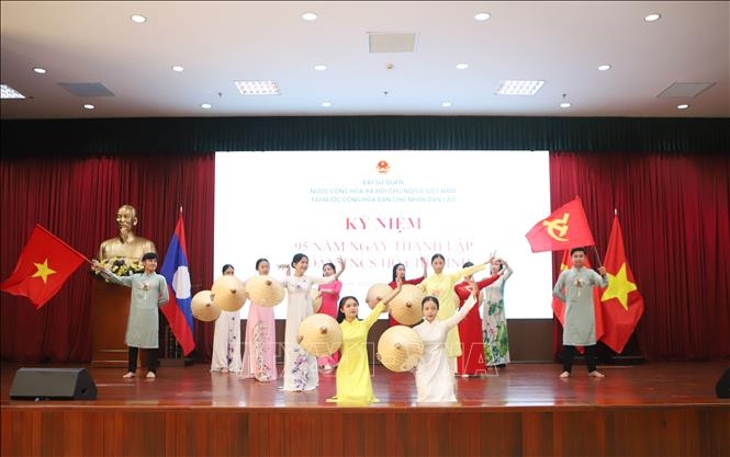 ຊາວໜຸ່ມຫວຽດນາມ ແລະ ລາວ ຄຽງບ່າຄຽງໄຫຼ່ກັນເພື່ອຮັກສາ ແລະ ພັດທະນາສາຍພົວພັນພິເສດ ຊາວໜຸ່ມຫວຽດນາມ ແລະ ລາວ ຄຽງບ່າຄຽງໄຫຼ່ກັນເພື່ອຮັກສາ ແລະ ພັດທະນາສາຍພົວພັນພິເສດ