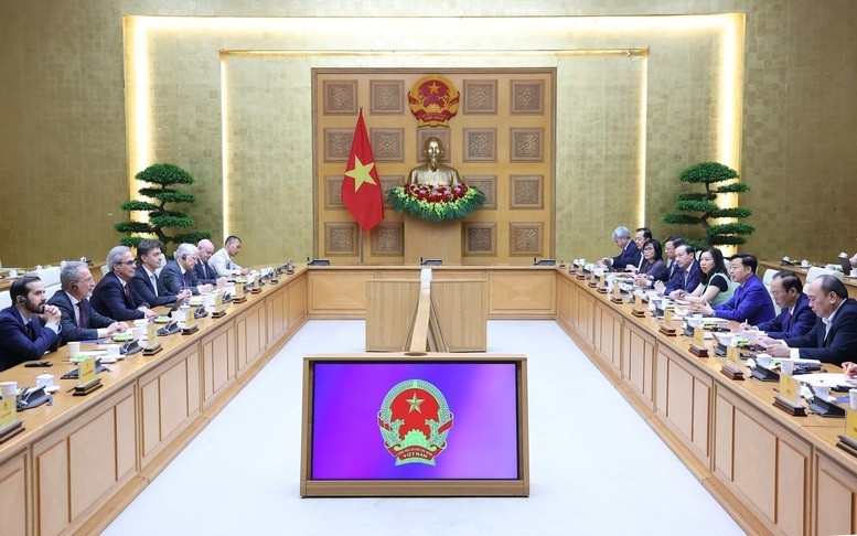 ທ່ານຮອງນາຍົກລັດຖະມົນຕີ ເຈິ່ນຮົ່ງຮ່າ ເຮັດວຽກກັບຄະນະກວດກາ IUU ຂອງ EC